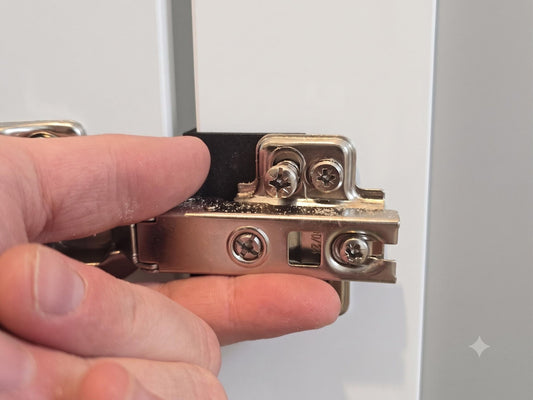 IKEA Scharnier-Montageset 3-teilig – 2 Bohrlehren + Türhalter | präzise Bohrungen für 35-mm-Topfscharniere | PETG, Made in Germany - in3dlabs