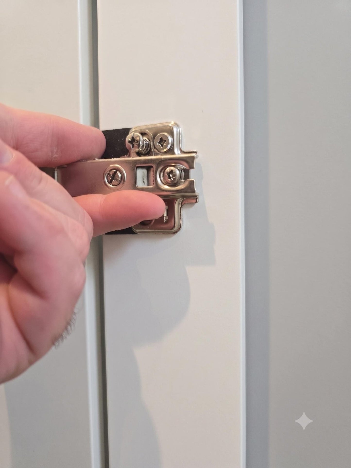 IKEA Scharnier-Montageset 3-teilig – 2 Bohrlehren + Türhalter | präzise Bohrungen für 35-mm-Topfscharniere | PETG, Made in Germany - in3dlabs