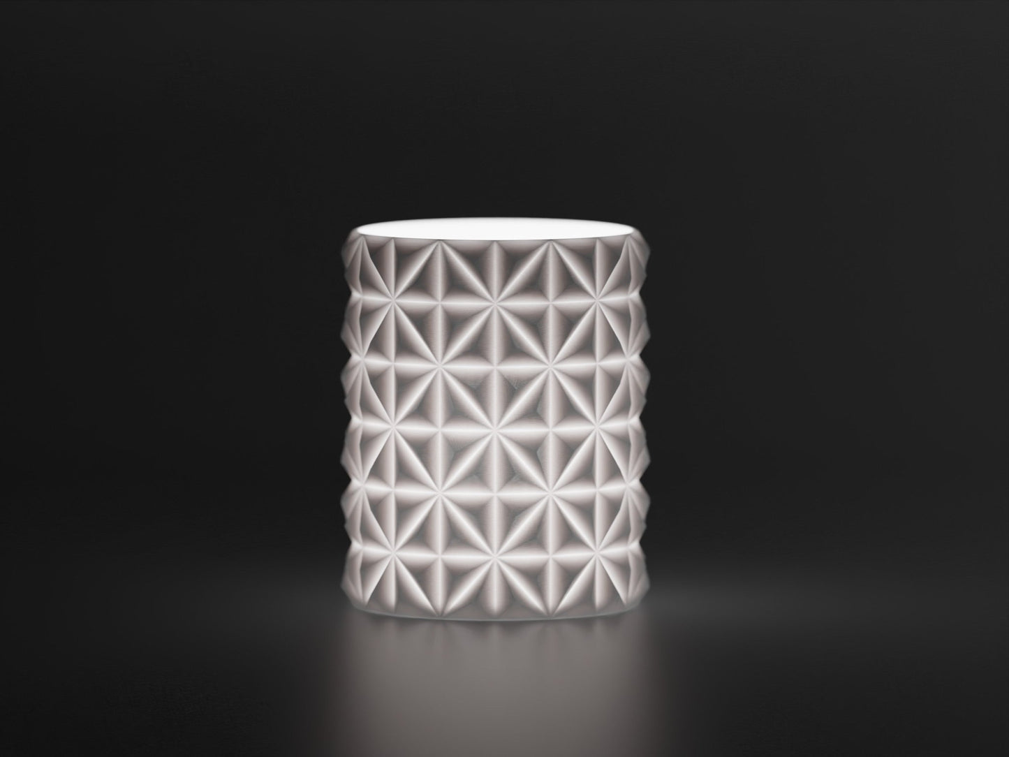 Luminthos Teelicht-Hülle beleuchtet – Lichtspiel geometrisches Muster