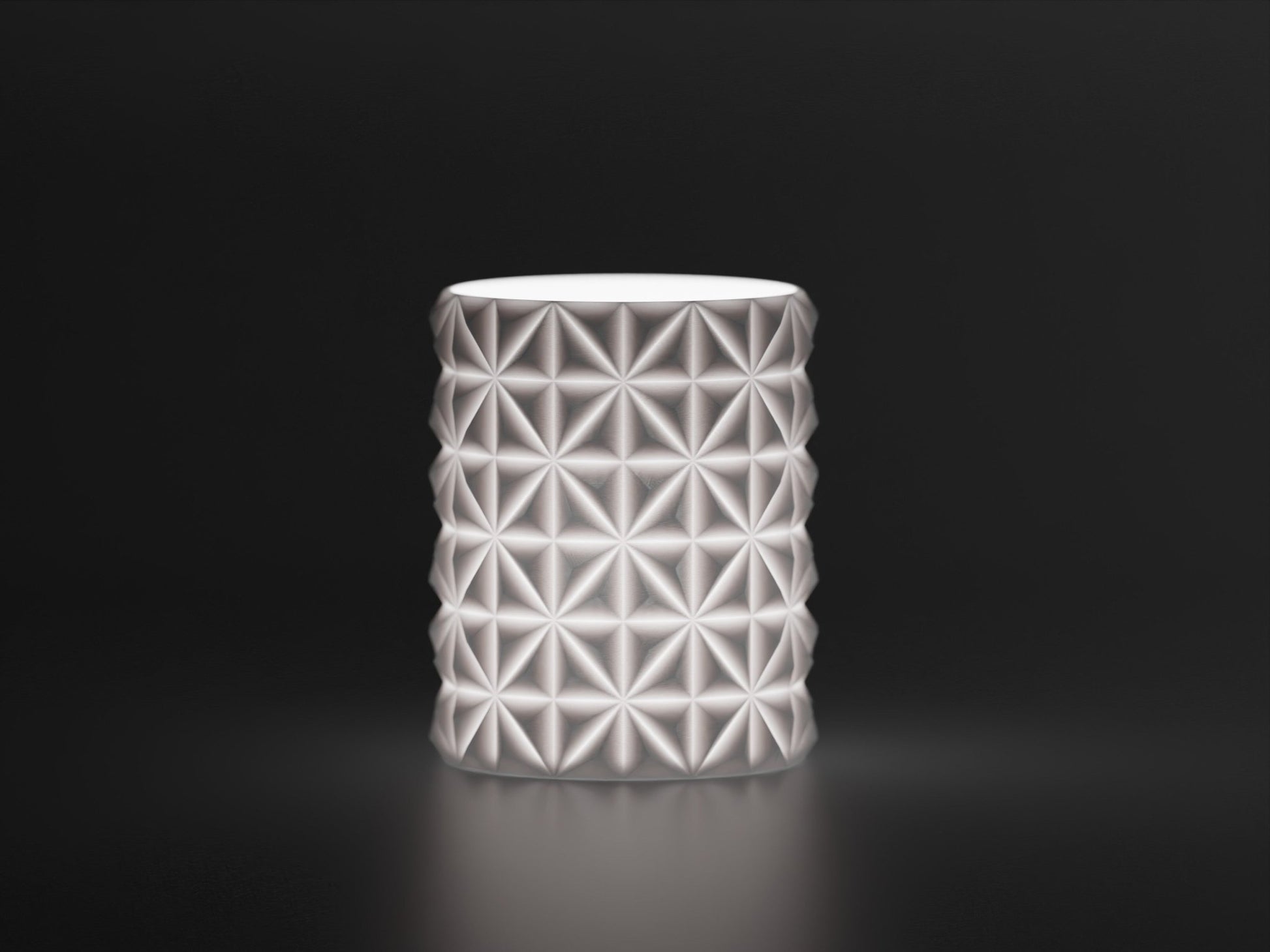 Luminthos Teelicht-Hülle beleuchtet – Lichtspiel geometrisches Muster